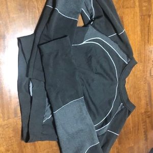 I’m selling this long sleeve black-white shirt “never worn”